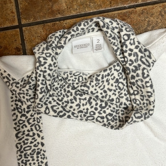 Weekends By Chicos Modern Ecru Leopard Print Long Sleeve Turtle Neck Sweater - Picture 5 of 6